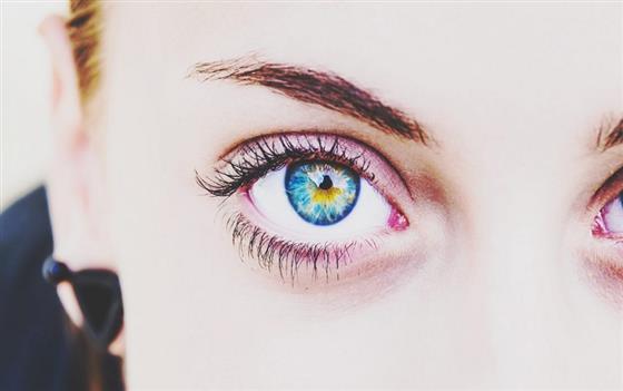 Enhance Your Natural Beauty with Trendy Colored Contact Lenses