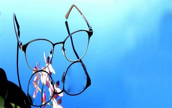 Metal vs. Plastic: Which Eyeglass Frame Material is Best for You?