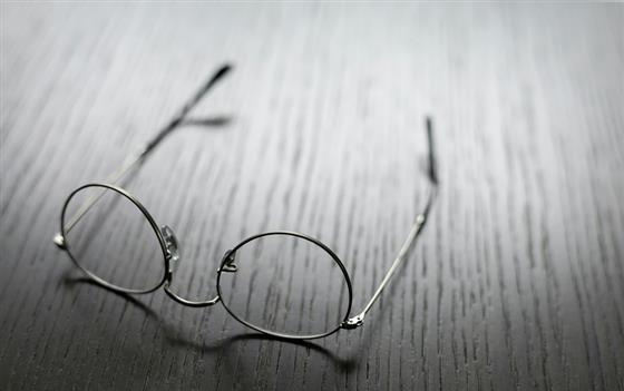  Eco-Friendly vs. Traditional: Eyeglass Frame Materials Compared